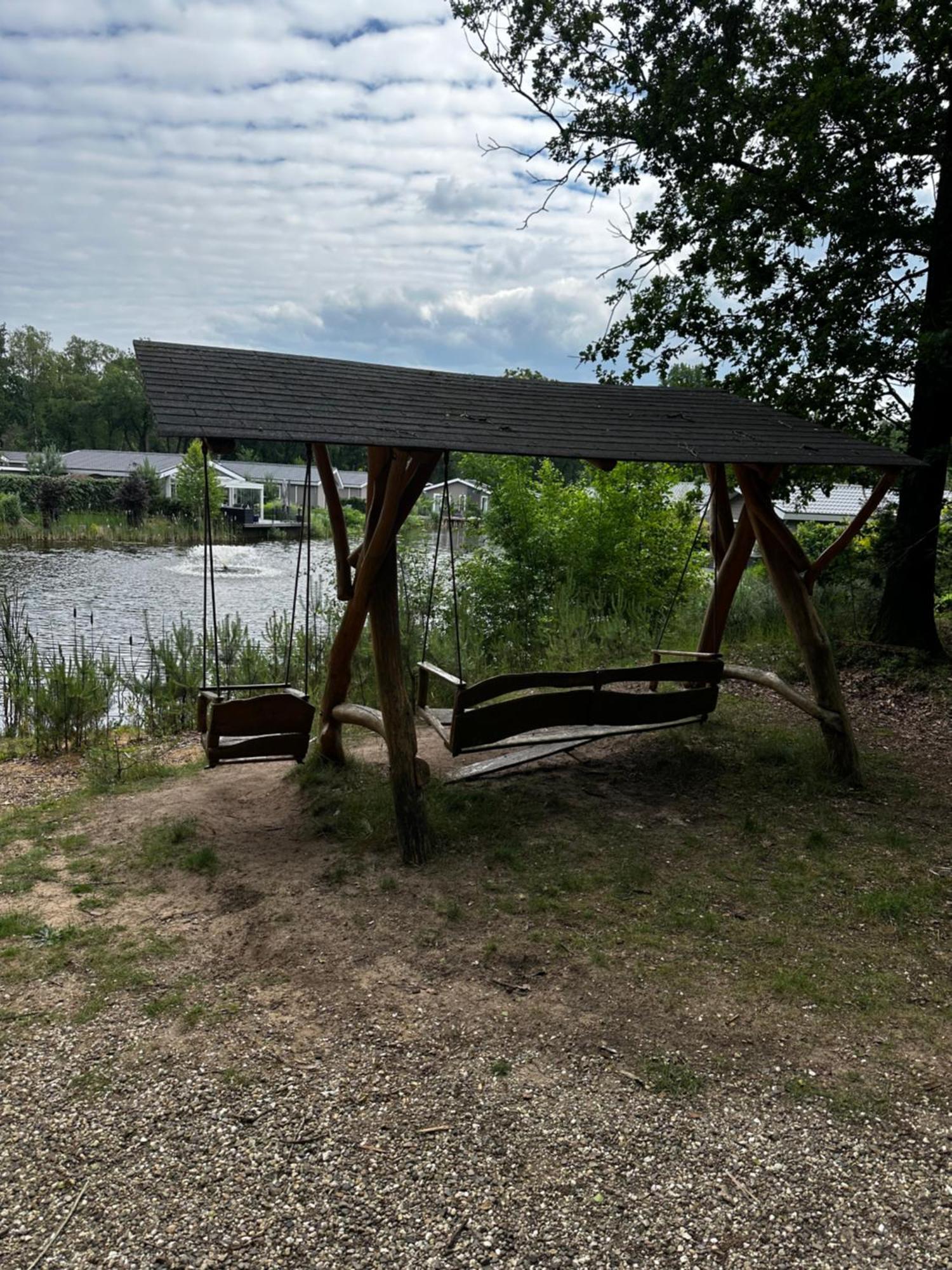 Dubbele Chalet Op Recreatiepark Topparken Op De Veluwe In Beekbergen Met Grote Vrije Tuin En Eigen Parkeerplaats Exteriér fotografie