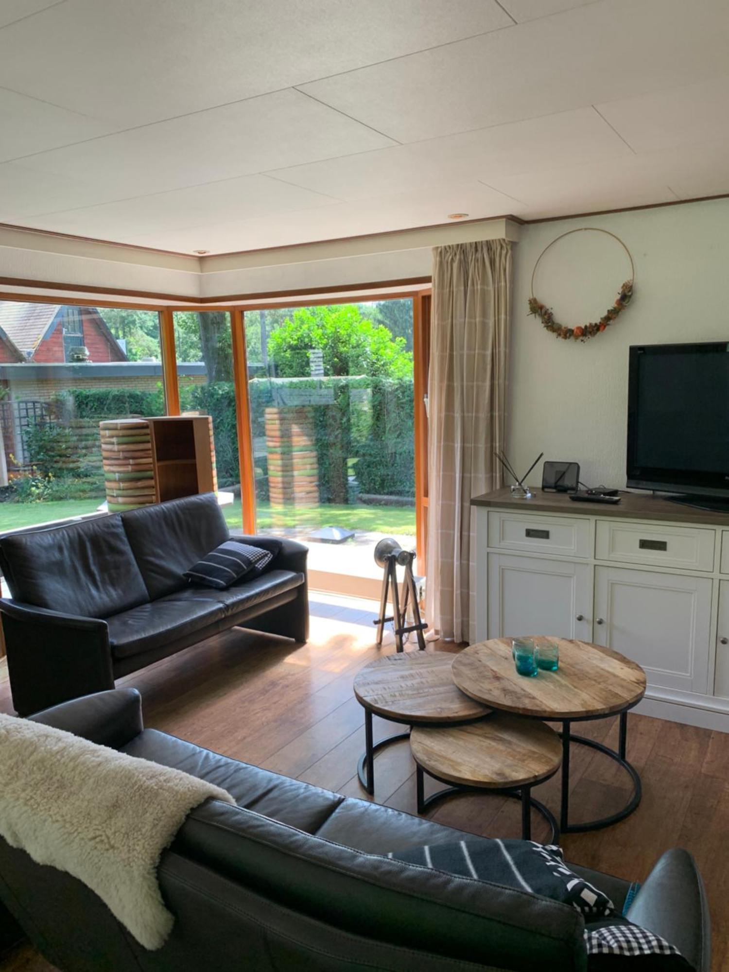 Dubbele Chalet Op Recreatiepark Topparken Op De Veluwe In Beekbergen Met Grote Vrije Tuin En Eigen Parkeerplaats Pokoj fotografie